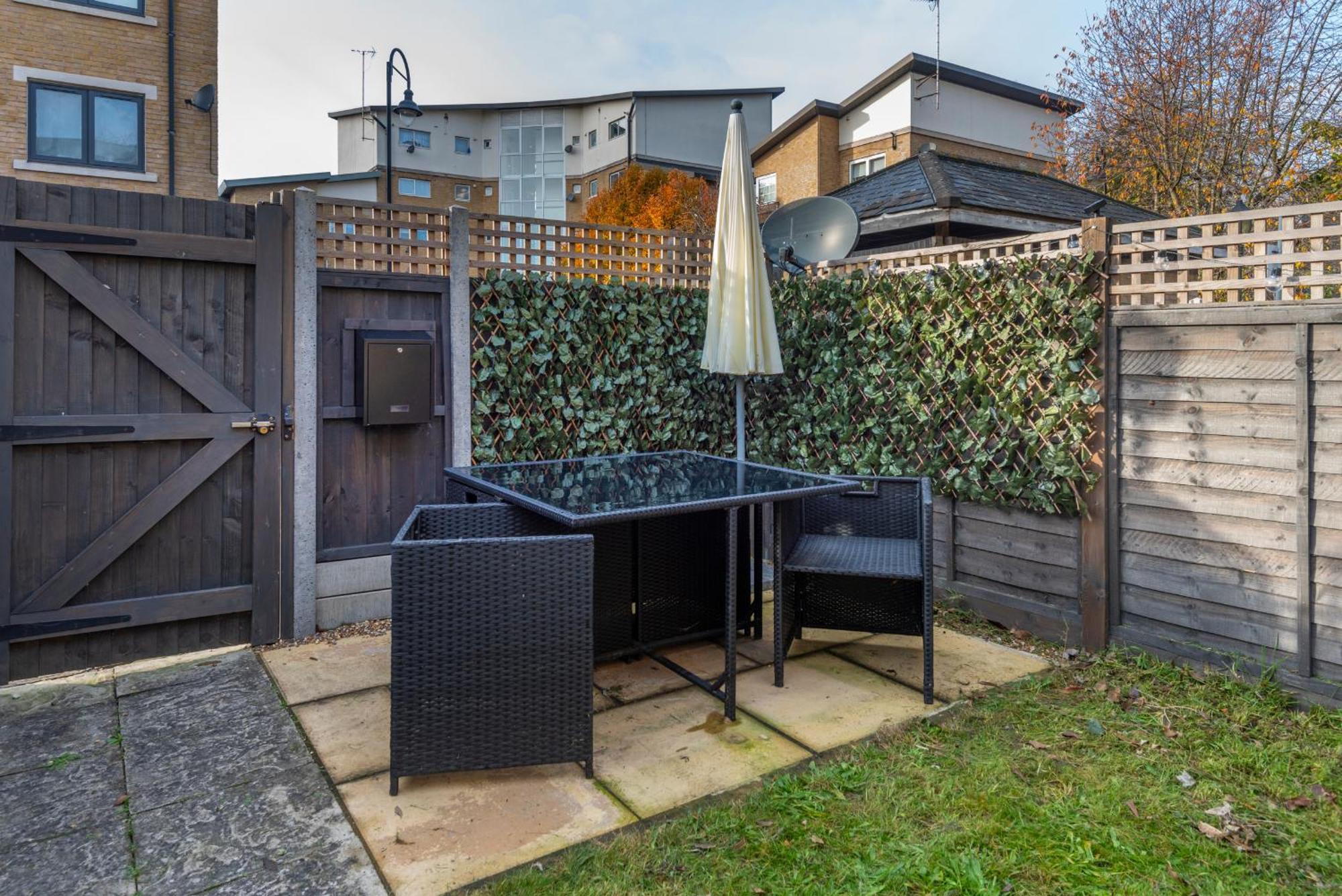 2 Bed Town House With Garden In Hackney, London Apartment Exterior photo